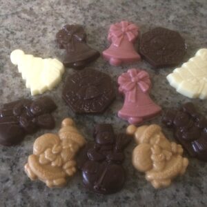 chocolaatjes bij een koffie of thee +/- 150 g in 5 kleuren